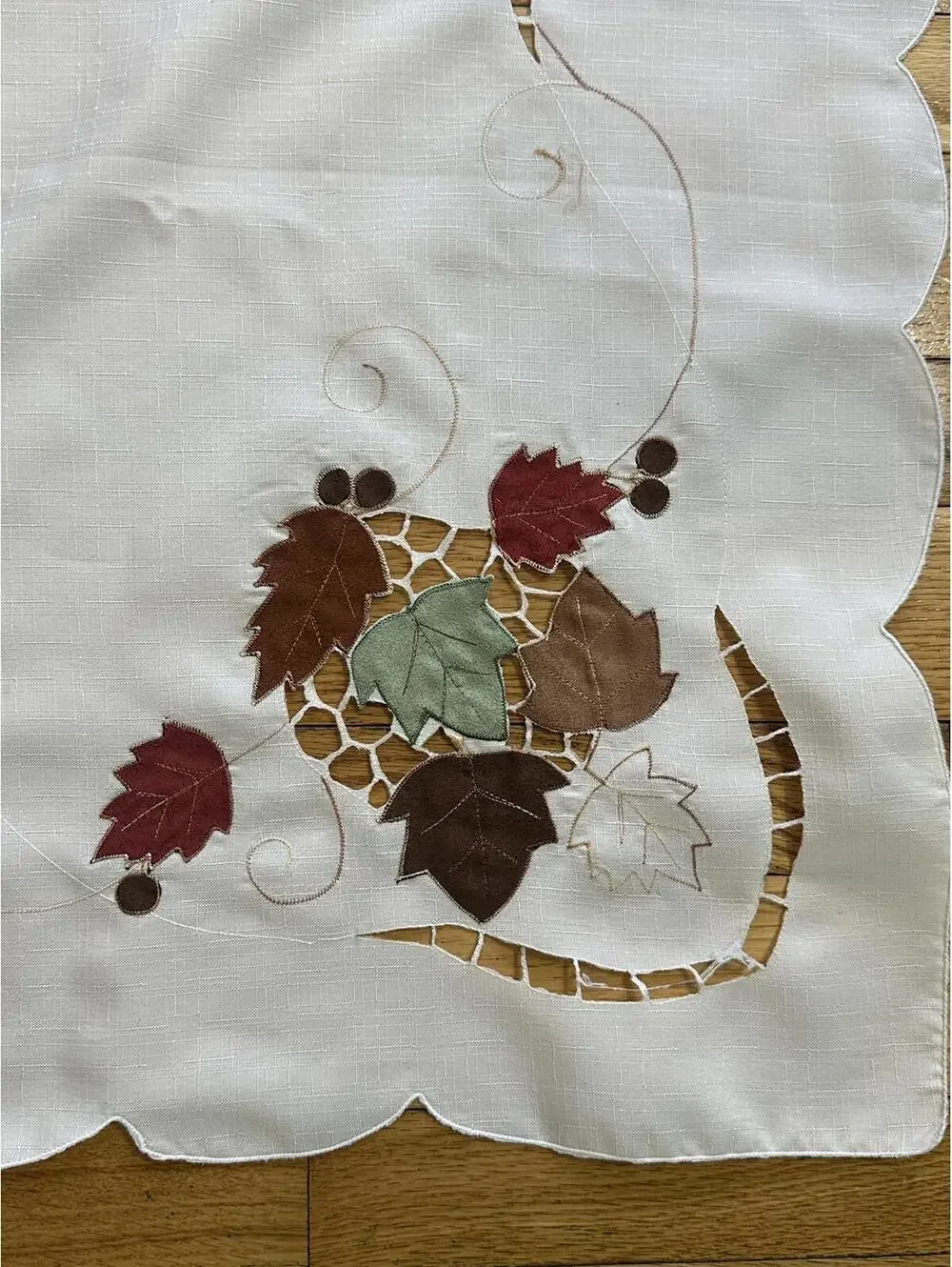 Vintage 100x58 Fall Leaf Appliqué Cutwork Tablecloth Harvest Decor